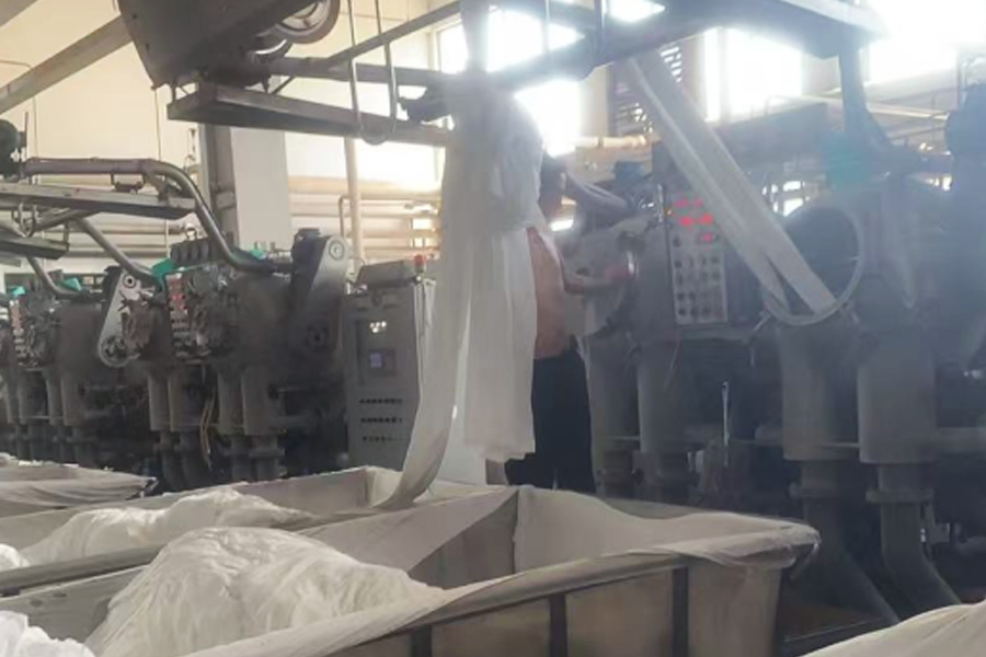 Farbenie továrenskej výroby-sivá látka do valca